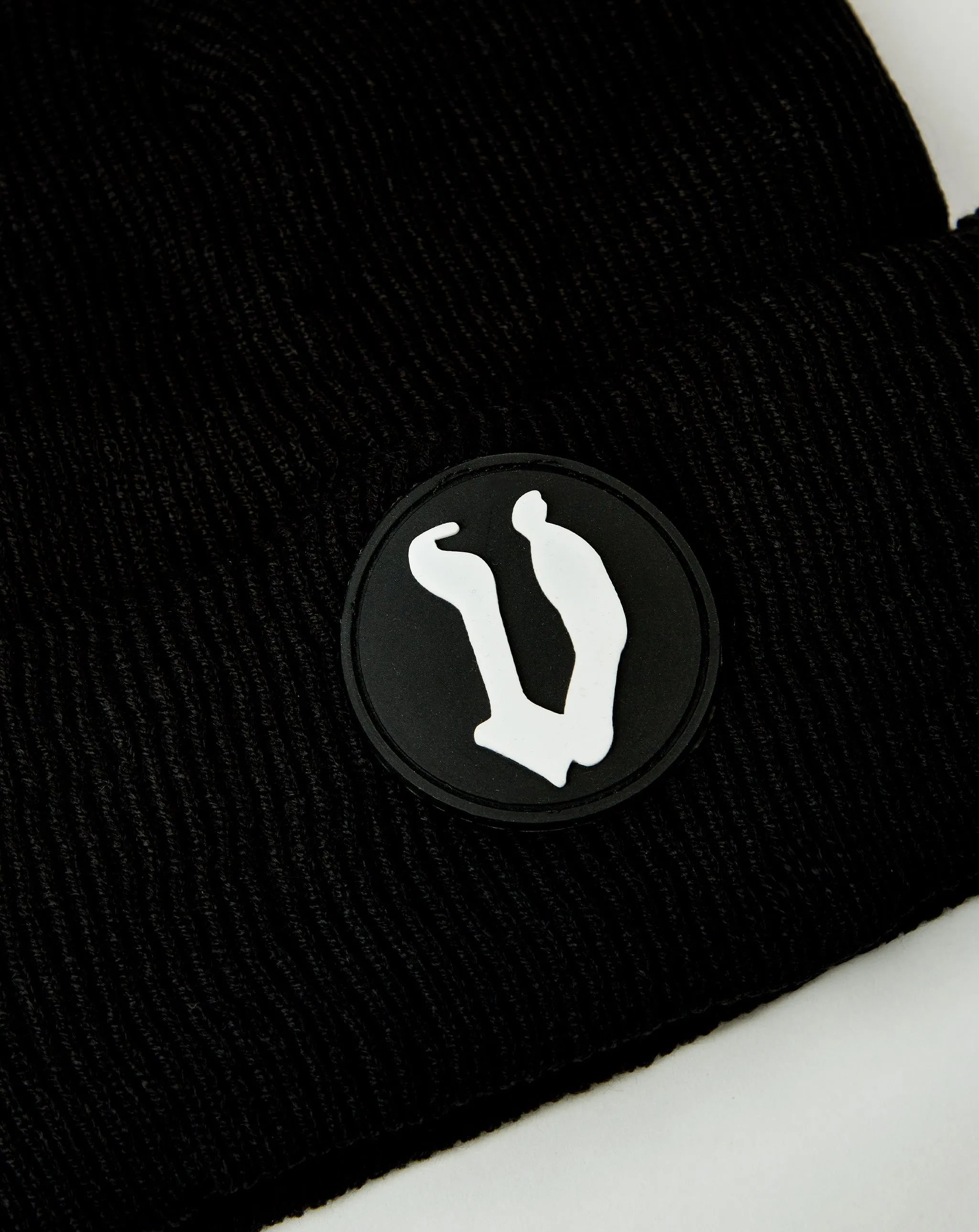 V Beanie