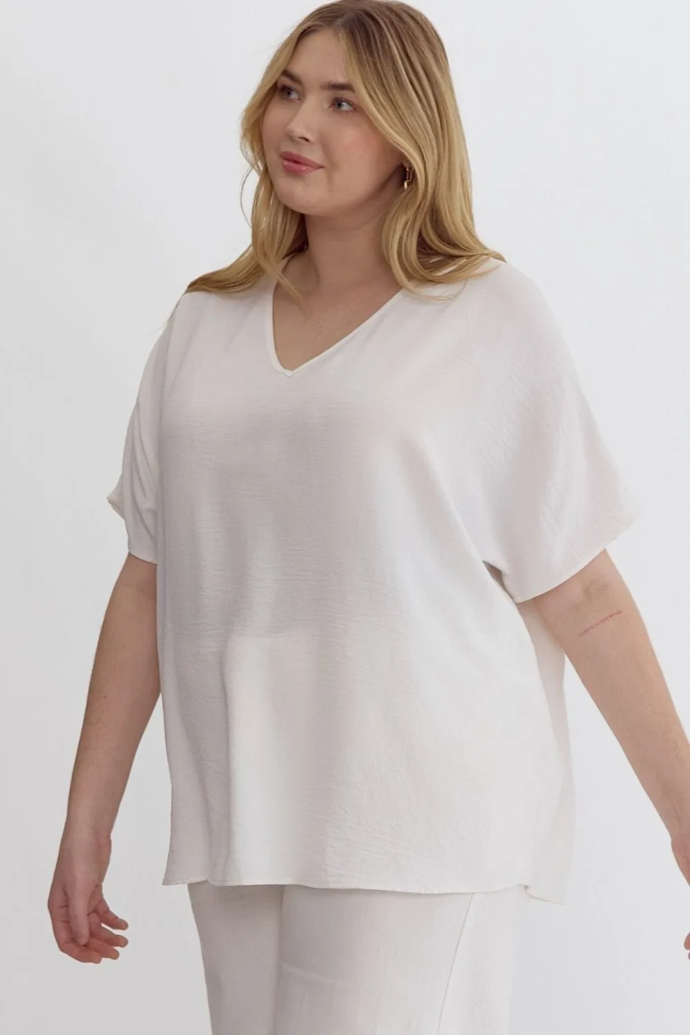 White V-Neck Short Sleeve Top | XL-2X